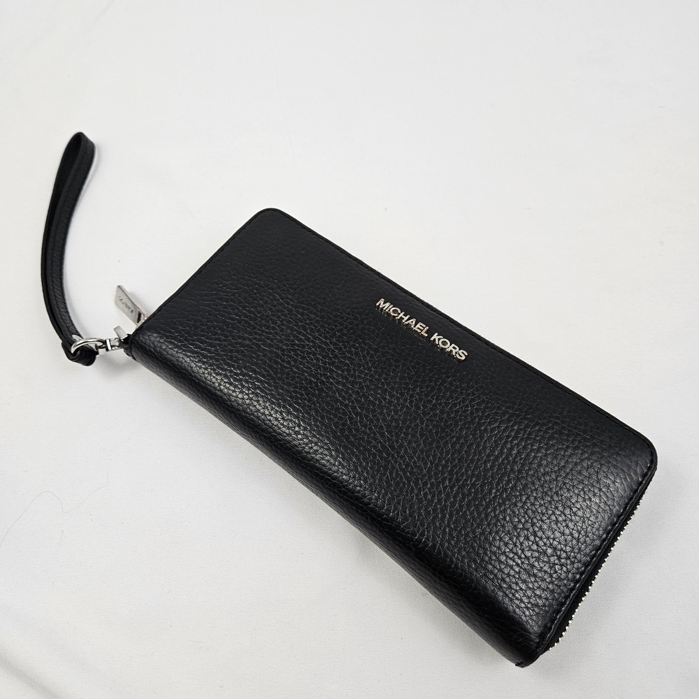 Michael Kors Black Leather Wallet Wristlet Jet Set Good Pre-Owned Condition